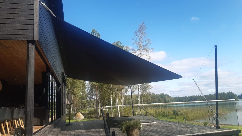 SOLIDAY C – Purje järvenrantaterassilla