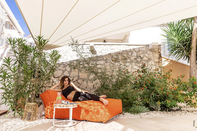 SOLIDAY C – Lounge-alue purjeen alla
